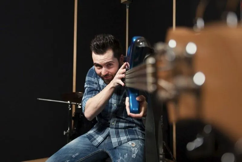 Акустическая гитара для начинающих: 7 ошибок и советы гитариста