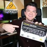 Звуковая карта BEHRINGER UMC202HD