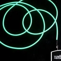 Ernie Ball 6437 Шнур гитарный Flex GLOW JACK1/4"(прямой) ⇔ JACK1/4"(прямой), 6м, светится в темноте